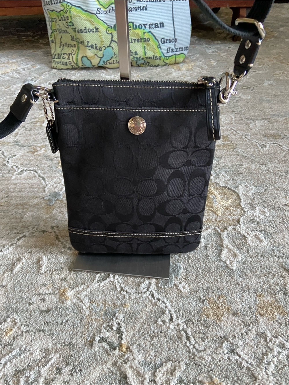 Coach 2006 Black Signature Jacquard Swing-pack (10250)